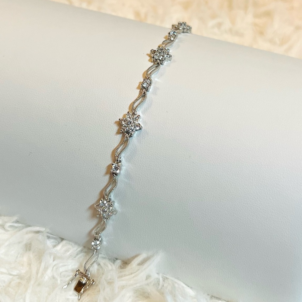 Gorgeous 925 silver CZ costume bling tennis bracelet​ - Picture 7 of 8